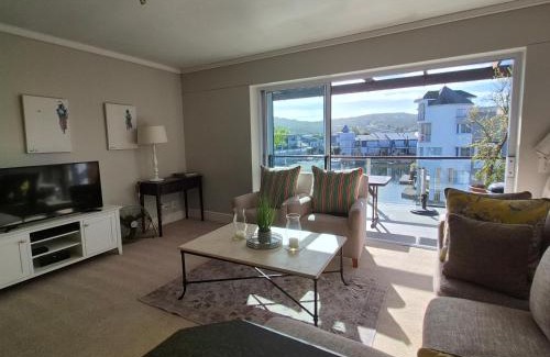 Waterfront Apartment | South Quay 12 Waterfront