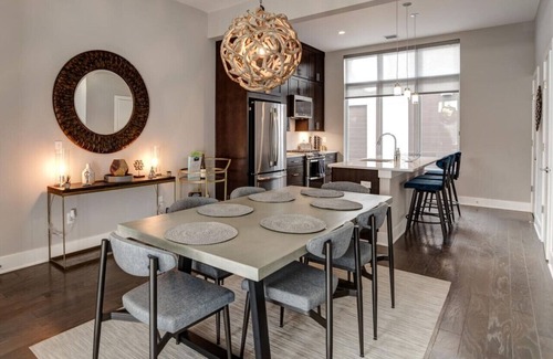 East End - Valley Street Apartment | South Slope Skyhaus with Rooftop Terrace