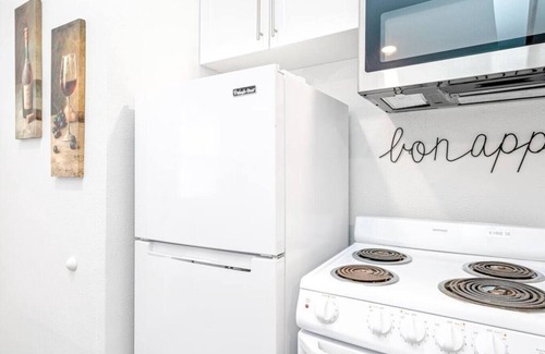 Oakford Park Condo | South Tampa - Central Location - Efficiency Suite