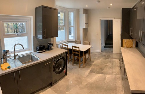 Vauxhall House | South West London 5-Bed Terrace House, Sleeps 14