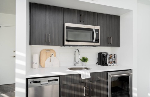 Fort Gary Apartment | South Wpg Close to UM + 30 UC+ Luxe & Bright Studio(200-30)
