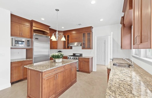 Southampton Villa | Southampton Paradise with Saltwater Pool & Spa & 3 minutes to Best Beach in USA