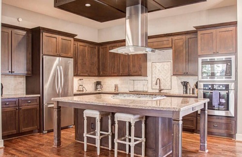 Hyde Park House | Southern Charm Meets Easy Convenience, 5 mins to DT