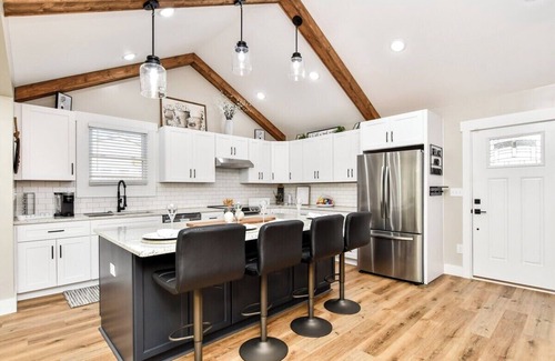 Greer House | Southern City Retreat with Dual Master Suites