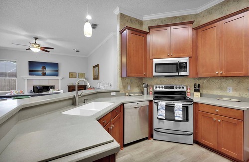 Mandarin House | Southern Oaks Charm FL Pool Home