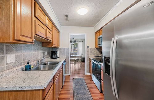 Ladson House | Southern Serenity Minutes from the Interstate