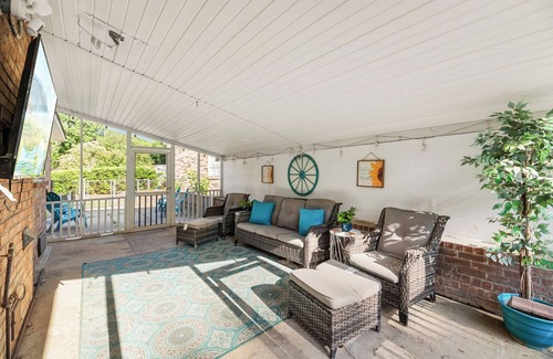 Ladson House | Southern Serenity Minutes from the Interstate