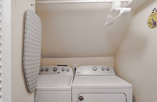 Mobile House | Southern Sunshine-Walk to Cornerstone, Downtown