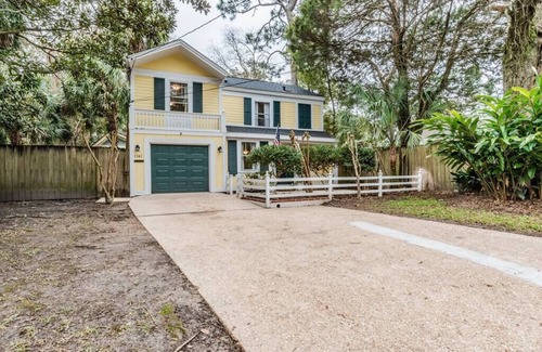 Mobile House | Southern Sunshine-Walk to Cornerstone, Downtown