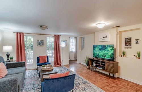 Mobile House | Southern Sunshine-Walk to Cornerstone, Downtown