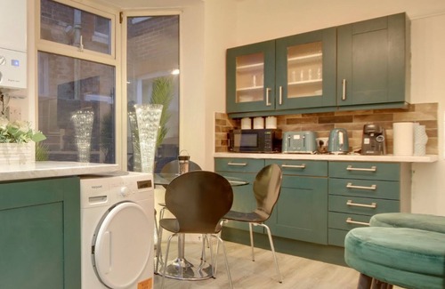 Southsea Apartment | Southsea 4BR Getaway with Private Yard
