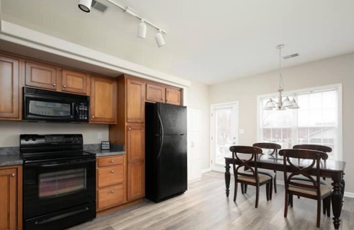 Keene House | Southside Charmer with king bed.