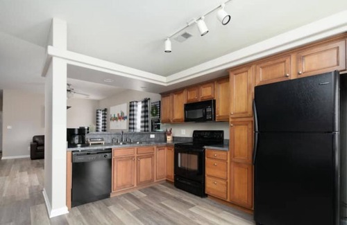 Keene House | Southside Charmer with king bed.