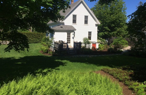 Manset House | Southwest Harbor Cottage steps away the Ocean and Acadia National Park