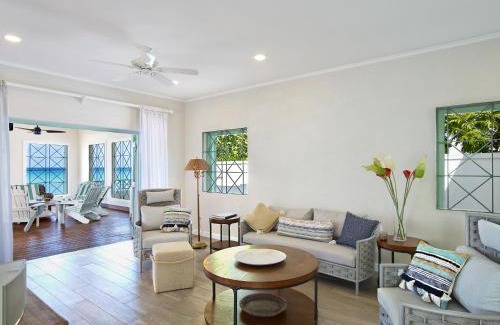 Mullins Beach House | Southwinds Beach House is a 3 bedroom with exquisite sea views