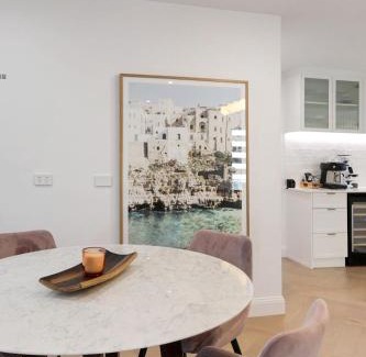 Belmont House | Spa Haus Belmont- 2 King beds, Spa, Pets Welcome, Beaches, Golf, Shopping, Geelong