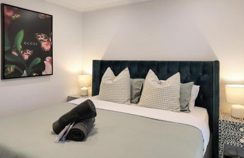 Belmont House | Spa Haus Belmont- 2 King beds, Spa, Pets Welcome, Beaches, Golf, Shopping, Geelong