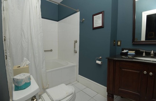 Ventnor City Bed & Breakfast | Spa Inspired King Room 300 feet from the boardwalk and beach with parking and full breakfast