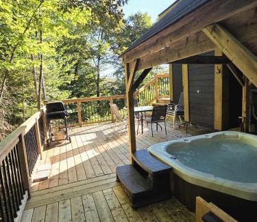 Saint-Faustin-Lac-Carre Ski Chalet | Spa & Lakefront - Chalet Huard