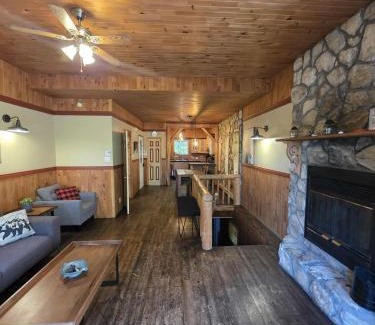 Saint-Faustin-Lac-Carre Ski Chalet | Spa & Lakefront - Chalet Huard