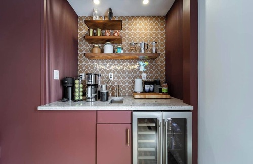 Edmonton House | Spa vibes, game room fun, and two decks. Just minutes from Whyte Ave & Downtown.