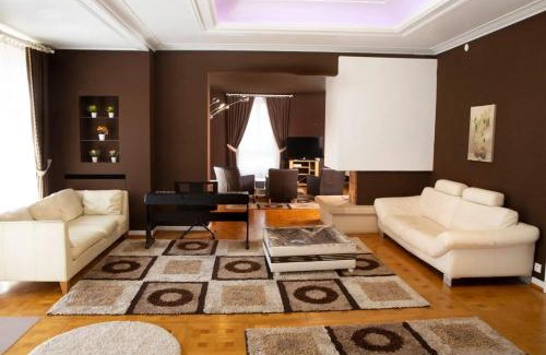 Diemeringen Villa | Spacieuse villa avec piscine à Diemeringen, 1000 m² - 50 personnes