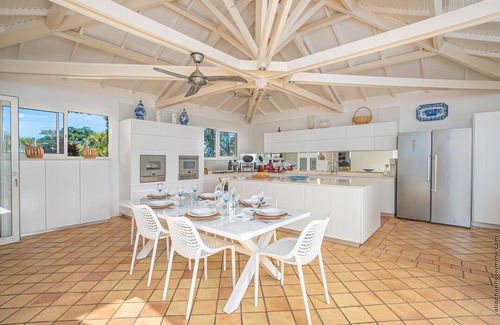 Le Francois Villa | Spacieuse Villa de Luxe de 5 Chambres Avec Piscine Privée et vue mer