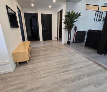 Foix Apartment | Spacieux 3 chambres centre Foix - 2 sdb et 2 wc - Parking gratuit à 1 Minute