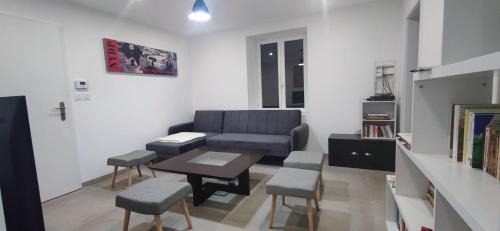Guebwiller Apartment | Spacieux et serein avec patio, barbecue et WIFI