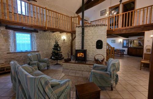 Angeduc House | Spacieux Gîte Familial avec Piscine et Animaux Acceptés - FR-1-653-272