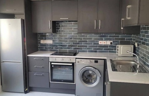 Westport Apartment | Spacious 1-bed Apartment, 4 rooms, free parking, central location