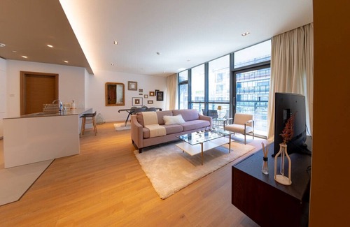 Al Wasl Apartment | Spacious 1 Bed Apartment in City Walk