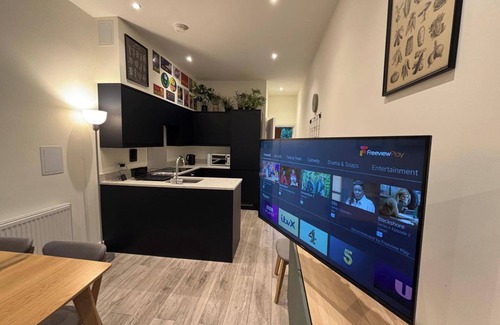 Thornton Heath Apartment | Spacious 1 bed flat in Croydon with private garden