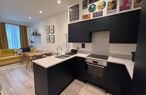 Thornton Heath Apartment | Spacious 1 bed flat in Croydon with private garden