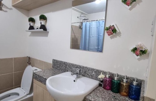 A. Bonifacio Apartment | Spacious 1 Bedroom Condo in QC with Best Skyline View