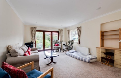 Yarnton Apartment | Spacious 1-Bedroom Flat with garden & free parking