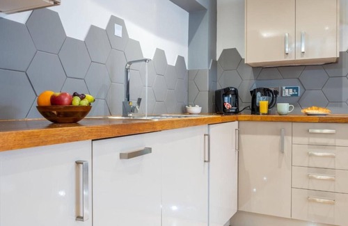 Riverside Apartment | Spacious 1-Bedroom Pontcanna Getaway