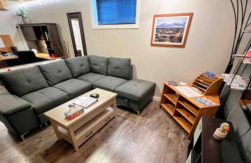 Kingston Apartment | Spacious 1 bedroom suite w free parking near CFB, RMC & DT