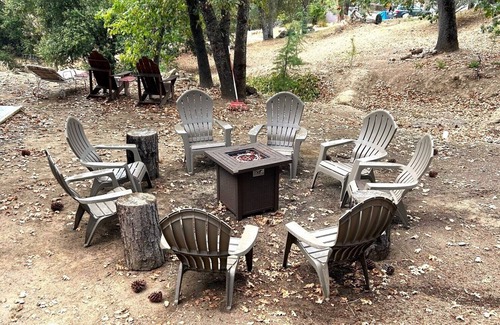 Oakhurst House | Spacious- 11 min to Yosemite toll- 13 guests- 7+ beds, pet- game room- 2000 Ft