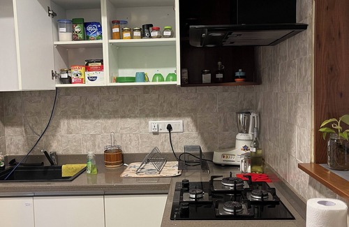 Malleshwaram West Apartment | Spacious-1400sft 2BHK apartment in Malleswaram Bengaluru with AC, WiFi