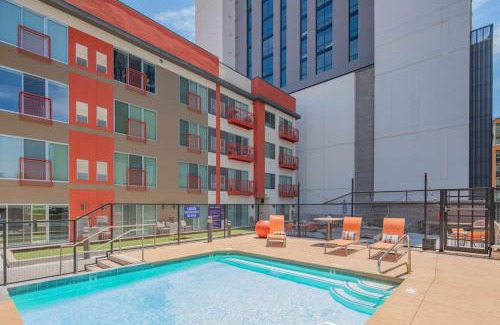 Evans Churchill Apartment | Spacious 1BD DT, Parking, Gym, W-D, Roosevelt Row