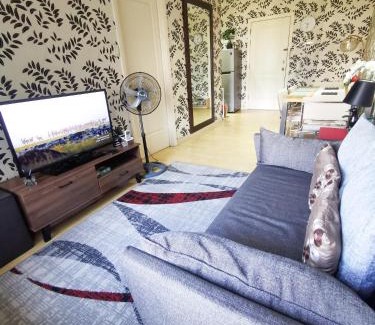 Downtown Apartment | Spacious 1BR APT near Nightlife and Business Center in Makati