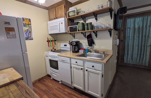 Snowshoe Condo | SPACIOUS 1st Flr Studio 3 min Walk 2 Slopes, Bike-friendly, Ridgewood #50