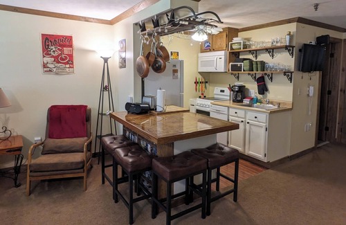 Snowshoe Condo | SPACIOUS 1st Flr Studio 3 min Walk 2 Slopes, Bike-friendly, Ridgewood #50