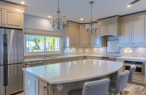 Southampton Villa | Spacious 2-bedroom villa with a pool and panoramic views of Horseshoe Bay Beach