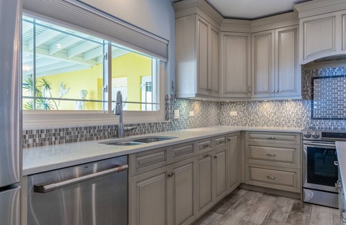 Southampton Villa | Spacious 2-bedroom villa with a pool and panoramic views of Horseshoe Bay Beach