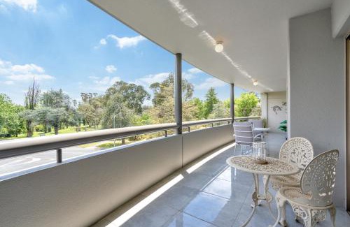 Manuka Apartment | Spacious 2-Bed Apartment Near Dining & Attractions