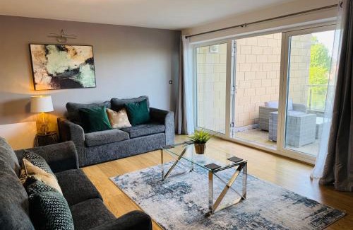Century Wharf Apartment | Spacious 2 Bed Perfect for City Centre & Bay, Pool, Gym