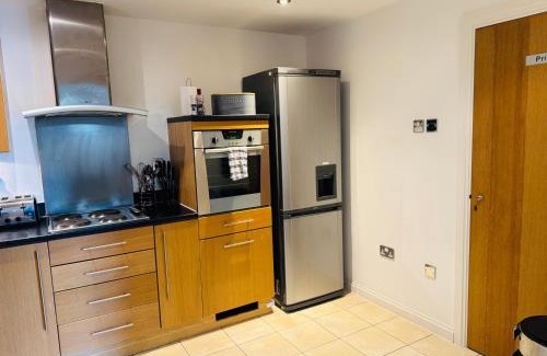 Century Wharf Apartment | Spacious 2 Bed Perfect for City Centre & Bay, Pool, Gym