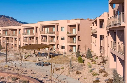 Moab Condo | Spacious 2-bedroom, 2-bath resort condo sleeps 6 just minutes from Arches NP